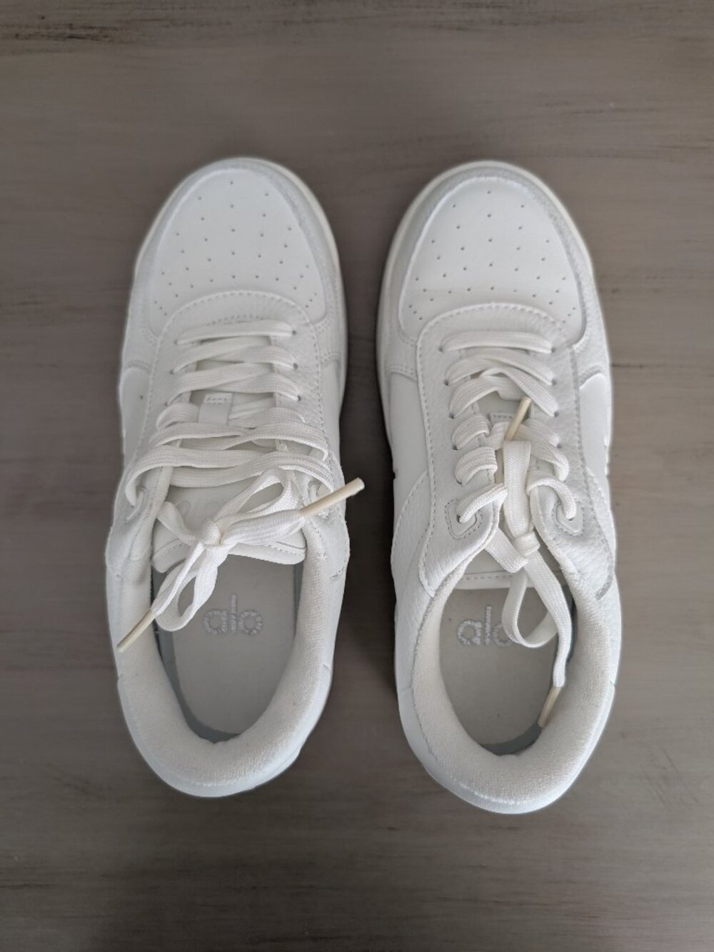ALO Recovery Mode Sneaker, Unisex, Size 6 W 4.5 M, White with Gum Sole